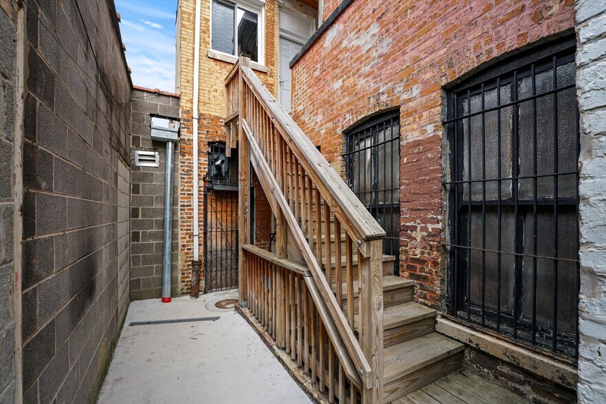 More Photos Of 1911 W Chicago Ave, Chicago Storefront Retail Office For Sale