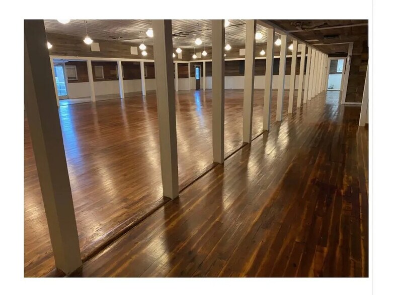 More Photos Of 2206 W Main St, Clarksville General Retail For Sale