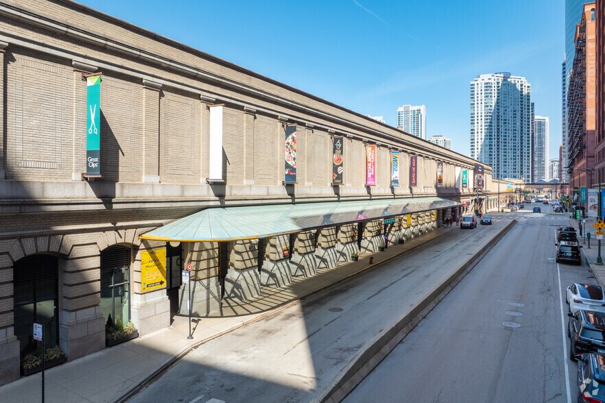Primary Photo Of 100-118 N Canal St, Chicago Storefront For Lease