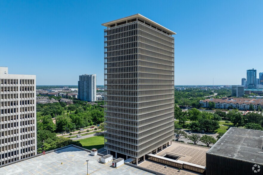 More Photos Of 2727 Allen Pky, Houston Office For Lease