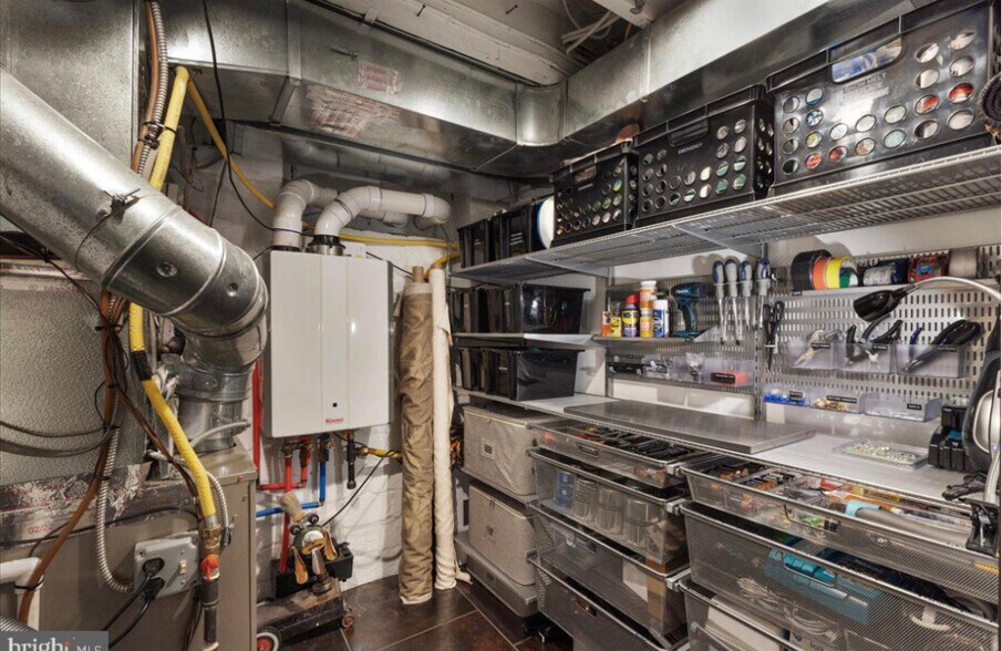 More Photos Of 5169 Macarthur Blvd NW, Washington Office Residential For Lease