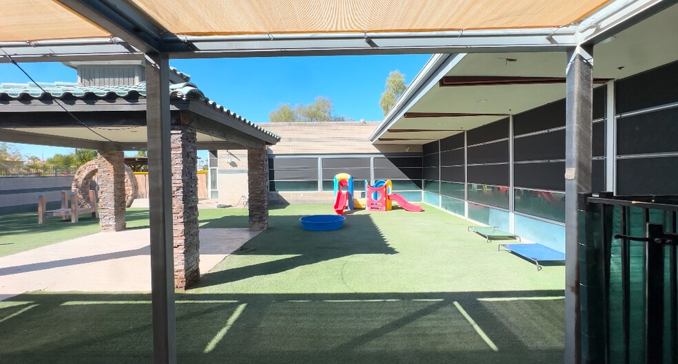 More Photos Of 8028 W Thunderbird Rd, Peoria Veterinarian Kennel For Lease