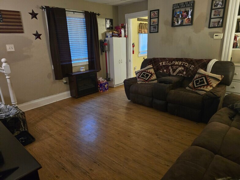 More Photos Of 804 Railroad St, Monongahela Specialty For Sale