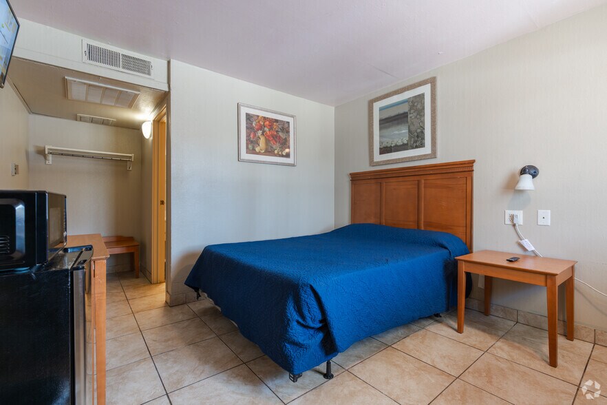 More Photos Of 2016 Old Us-31, Jeffersonville Hotel For Sale