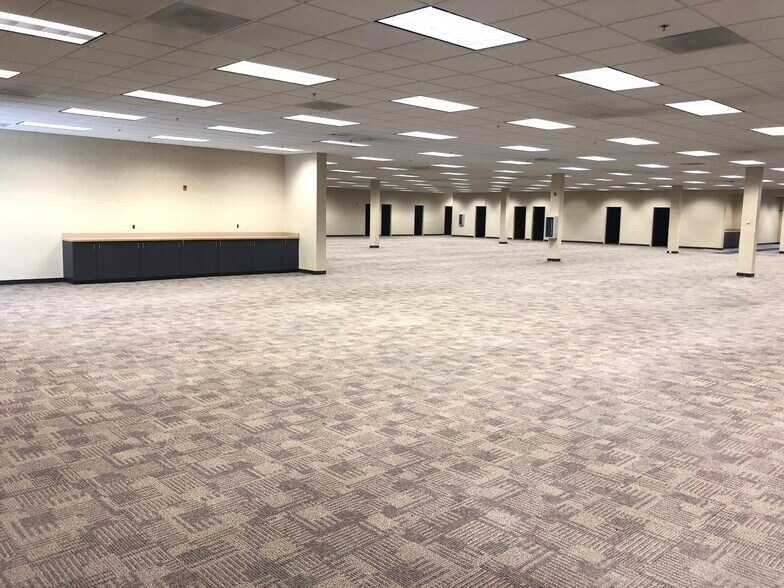 More Photos Of 2825 Reynolda Rd, Winston-Salem Health Club For Sale