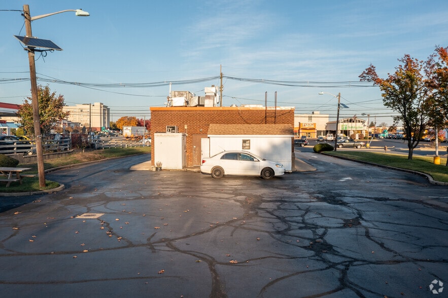 More Photos Of 1006 Stelton Rd, Piscataway Freestanding For Sale