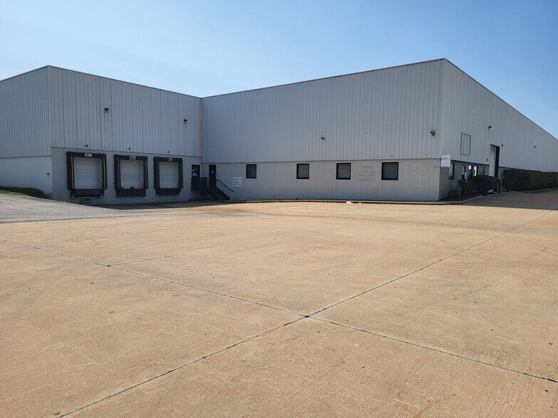 More Photos Of 4639 Van Epps Rd, Brooklyn Heights Warehouse For Lease