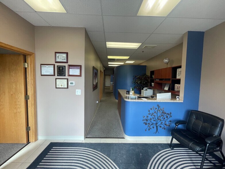 More Photos Of 650 Spring Hill Ring Rd, West Dundee Medical For Lease