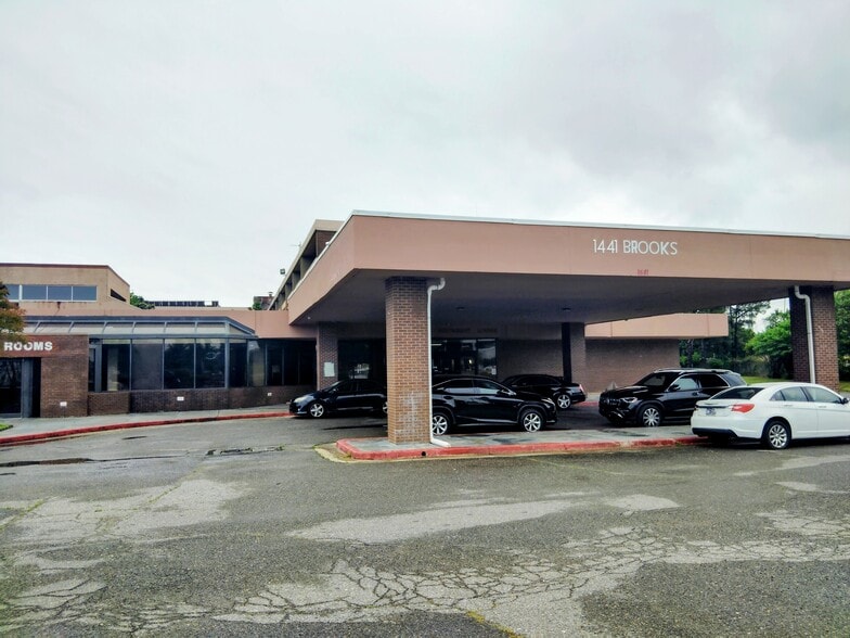More Photos Of 1441 E Brooks Rd, Memphis Hotel For Sale