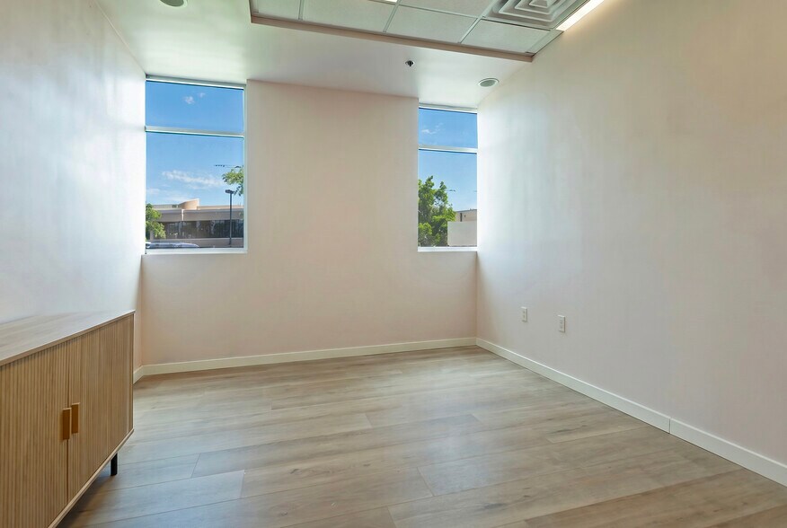 More Photos Of 7370-7430 Creek Rd, Midvale Office For Sale