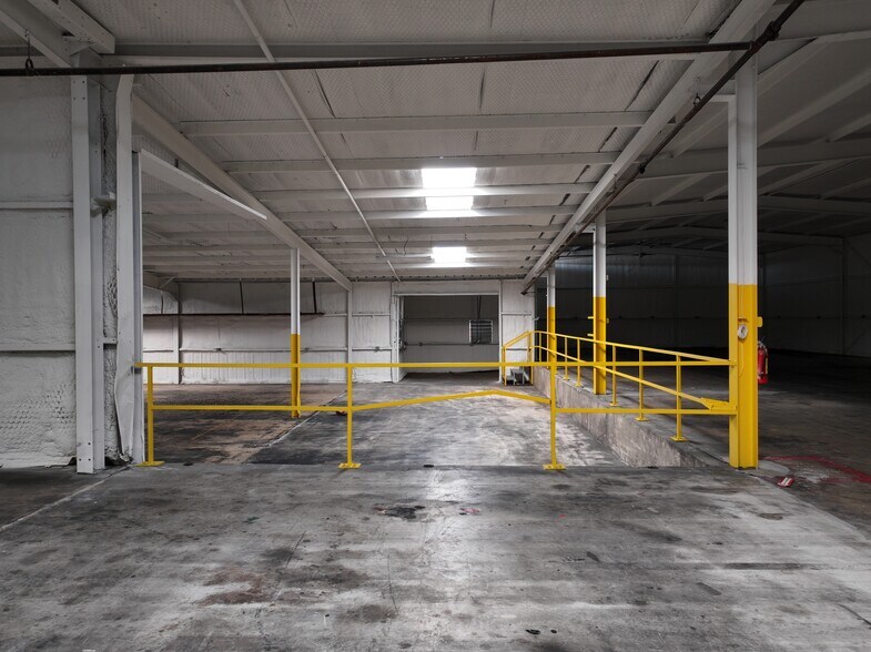 More Photos Of 7951 E Evans Rd, San Antonio Warehouse For Lease