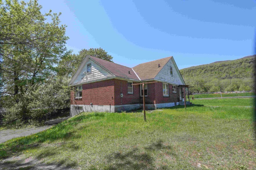 More Photos Of 1499 S State St, North Adams Distribution For Sale