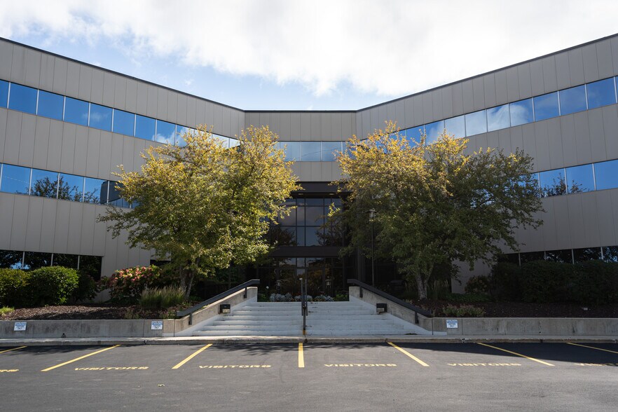 More Photos Of 1233 N Mayfair Rd, Wauwatosa Office For Lease