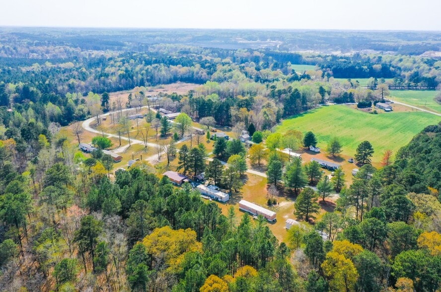 More Photos Of 370 Star Ln, Sanford Multifamily For Sale