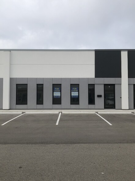 Primary Photo Of 1290 Speers Rd, Oakville Flex For Lease