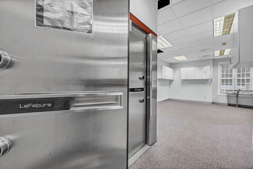 More Photos Of 11 Mile Hill Rd, Newtown Office For Lease