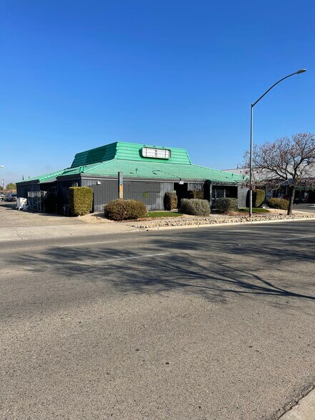 More Photos Of 125 Shaw Ave, Clovis Freestanding For Sale