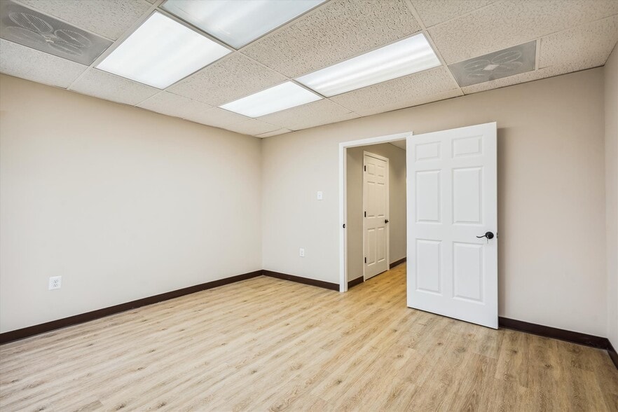 More Photos Of 9522 State Route 29, Fairfax Loft Creative Space For Sale