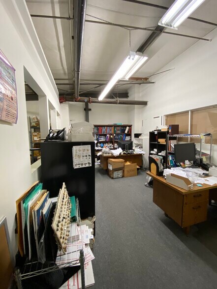 More Photos Of 2101 E 51st St, Vernon Manufacturing For Lease