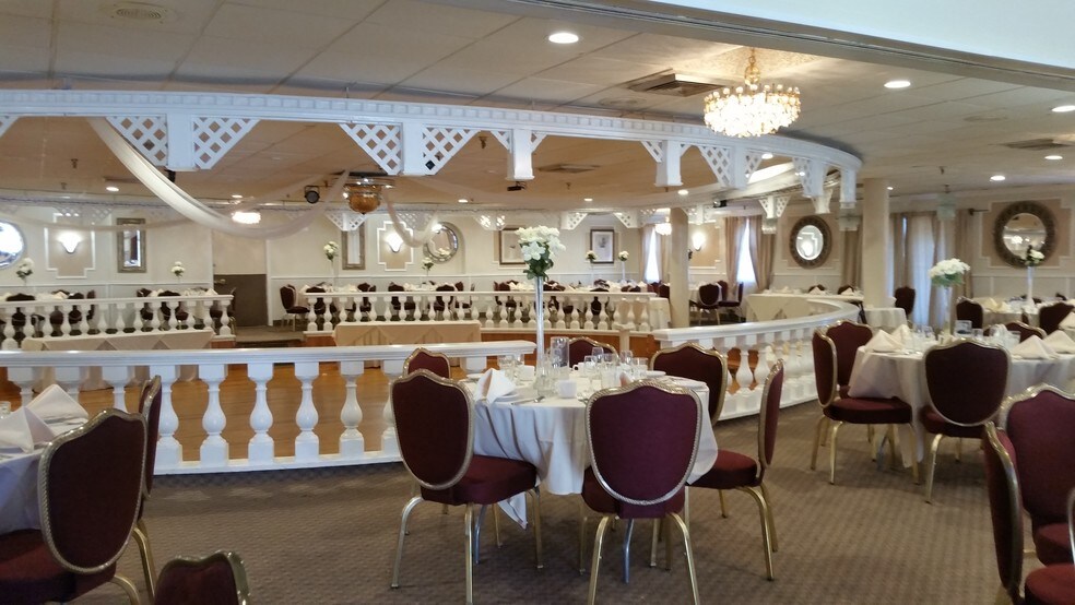 More Photos Of 423 Broadway, Ulster Park Restaurant For Sale
