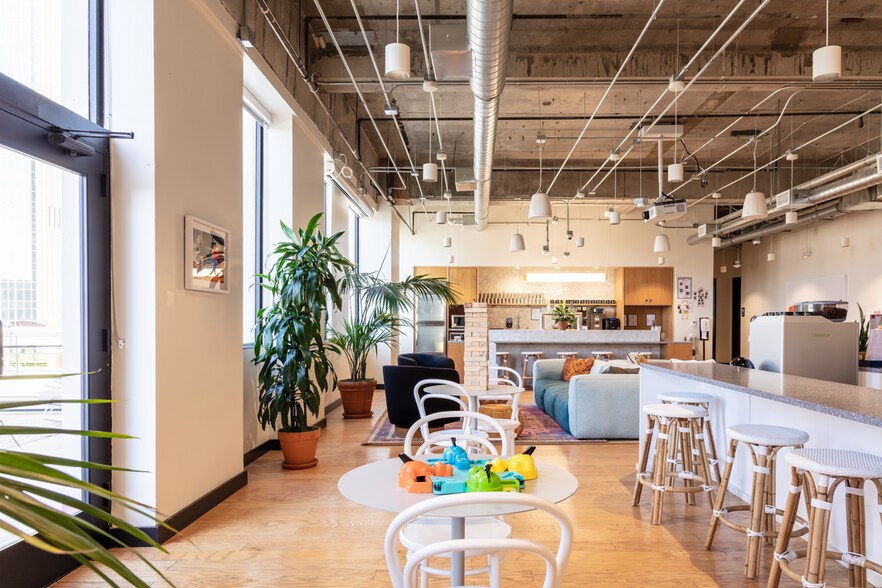 More Photos Of 101 N 1st Ave, Phoenix Office For Lease