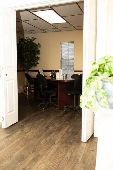 More Photos Of 413 27th St, Vienna Office Residential For Lease