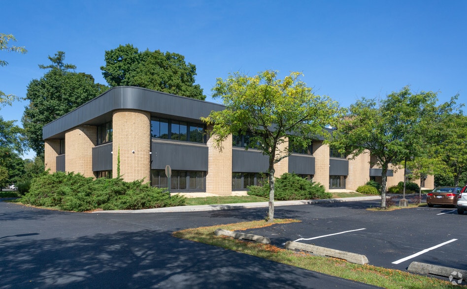 More Photos Of 2678 South Rd, Poughkeepsie Office For Lease