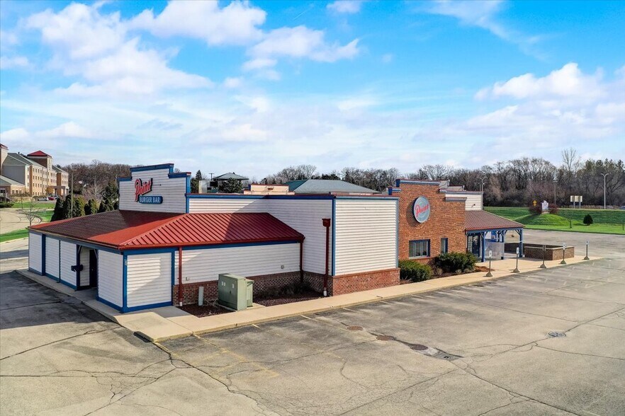 More Photos Of 10950 W Good Hope Rd, Milwaukee Restaurant For Sale