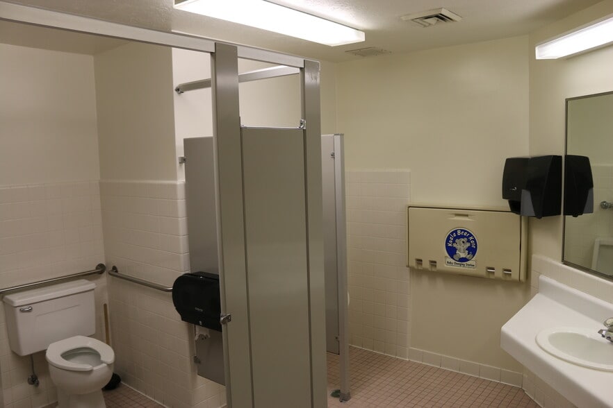 More Photos Of 155 Coventry Ln, North Salt Lake Religious Facility For Sale