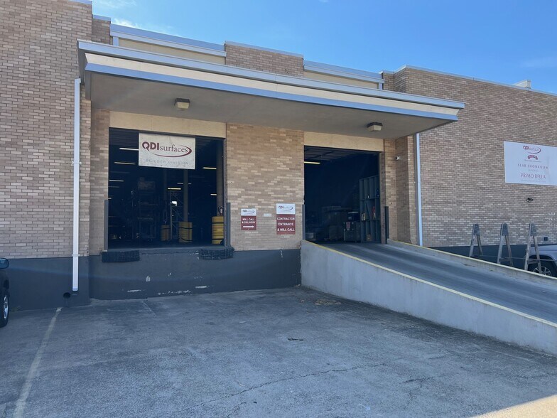 More Photos Of 2630 Andjon Dr, Dallas Distribution For Lease