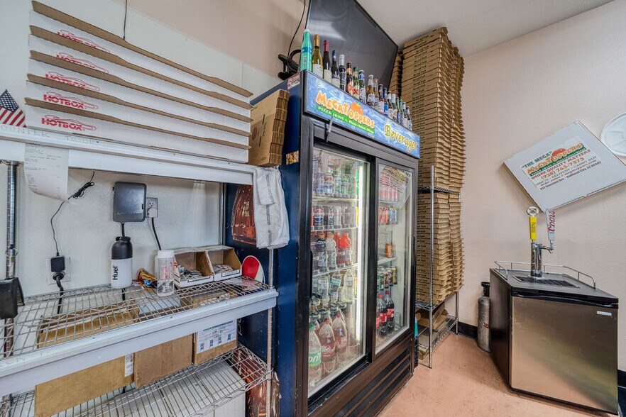 More Photos Of 832 Gemstone Ave, Bullhead City Restaurant For Sale