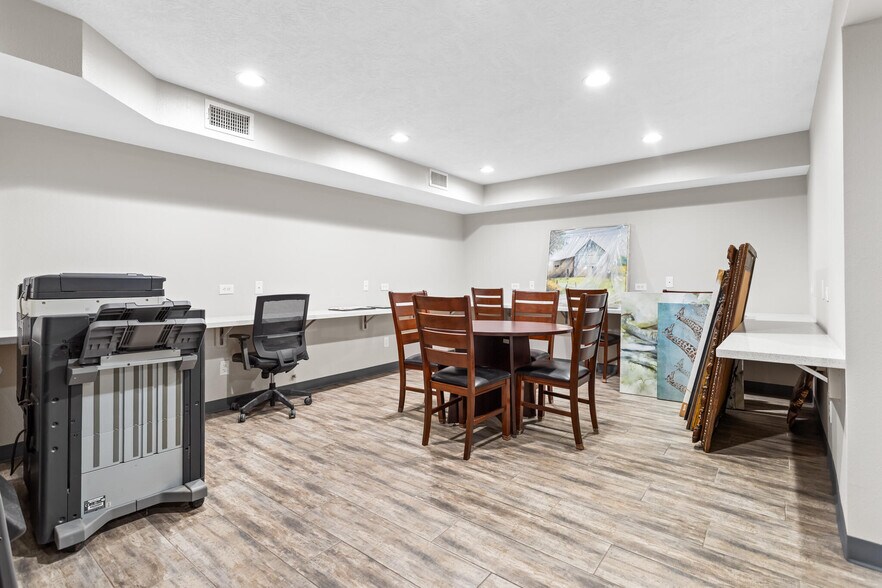 More Photos Of 3144 Texas Ave, Bridge City Warehouse For Lease