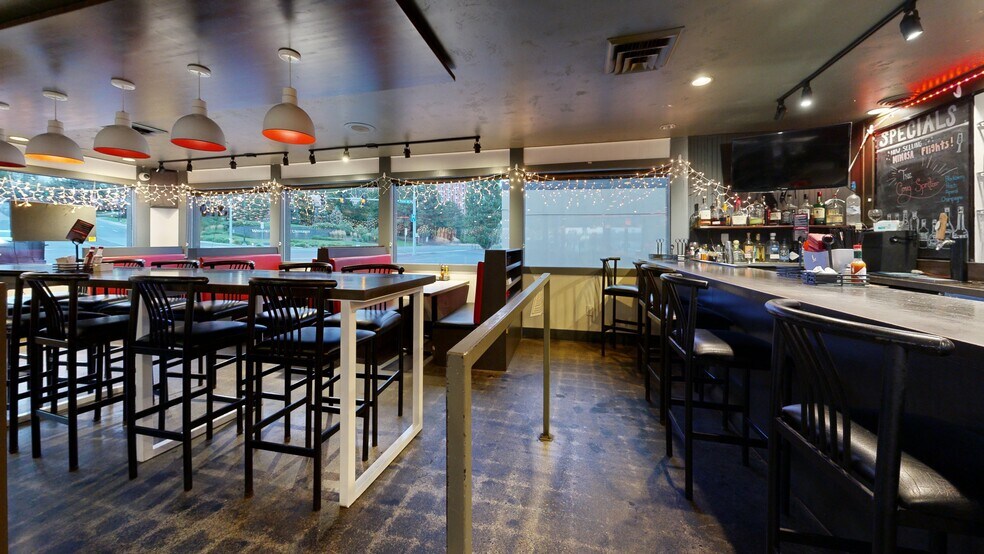 More Photos Of 1005 E Main St, Pullman Restaurant For Sale