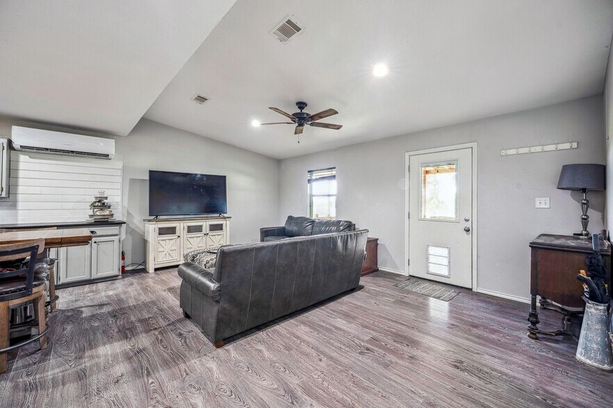 More Photos Of 825 Monarch Trail, Stephenville Specialty For Sale