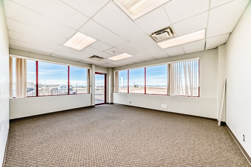 More Photos Of 16 Commercial Dr, Calgary Warehouse For Lease