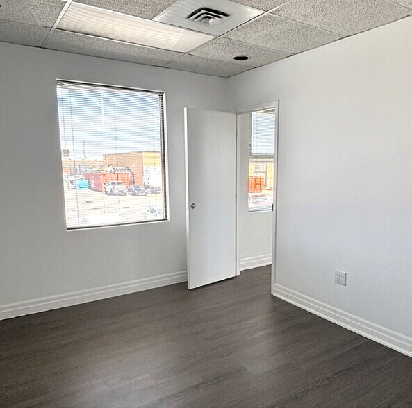 More Photos Of 10 Meteor Dr, Toronto Manufacturing For Sale