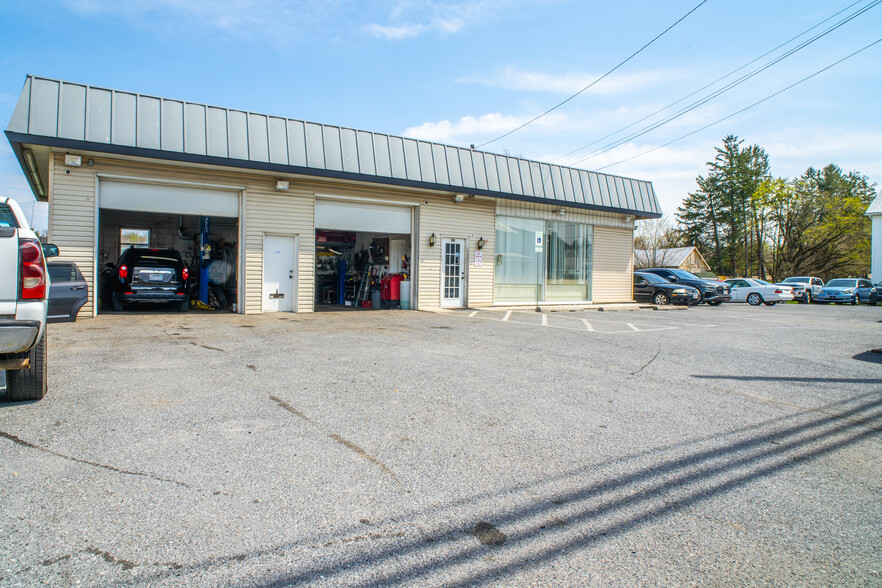 Primary Photo Of 1919 Hanover Pike, Hampstead Freestanding For Sale