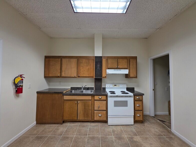 More Photos Of 161 Knight Avenue Cir, Waycross Medical For Lease