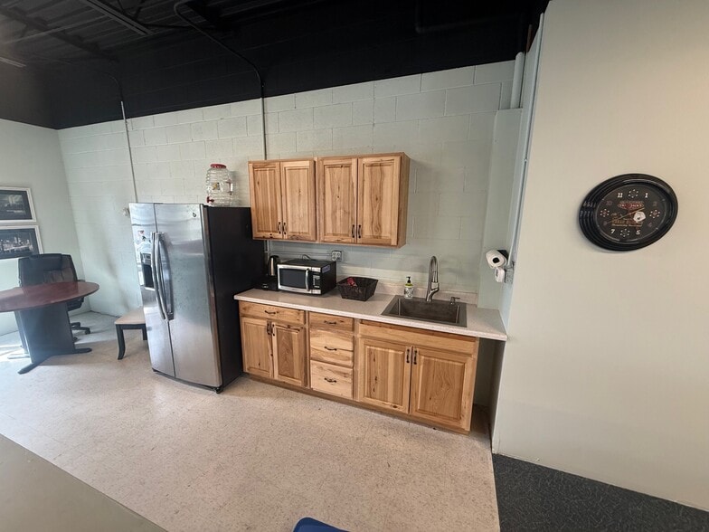 More Photos Of 2970 S Tejon St, Englewood Warehouse For Sale