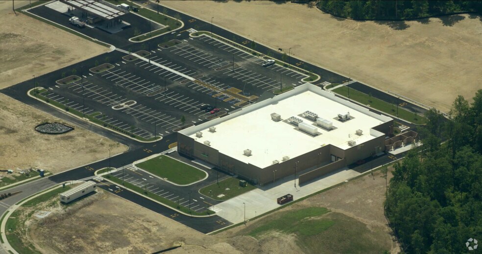 More Photos Of 7000 Iron Bridge Rd, Richmond Supermarket For Lease