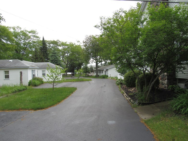 More Photos Of 4497 S US Highway 23, Greenbush Hotel For Sale