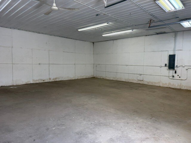 More Photos Of 18130-18134 NW Frontage Rd, Joliet Warehouse For Lease