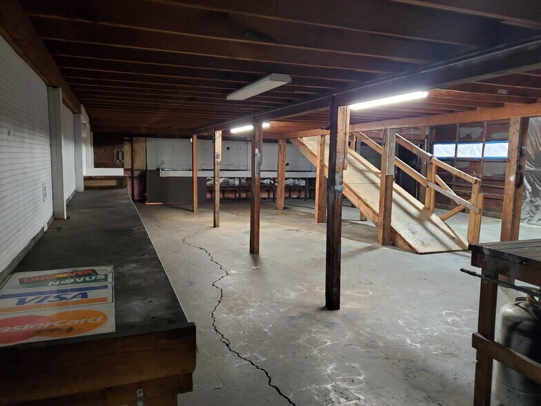 More Photos Of 3511 Boone Rd SE, Salem Distribution For Sale