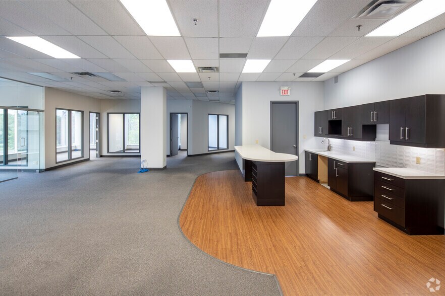 More Photos Of 90 Allstate Pky, Markham Unknown For Lease