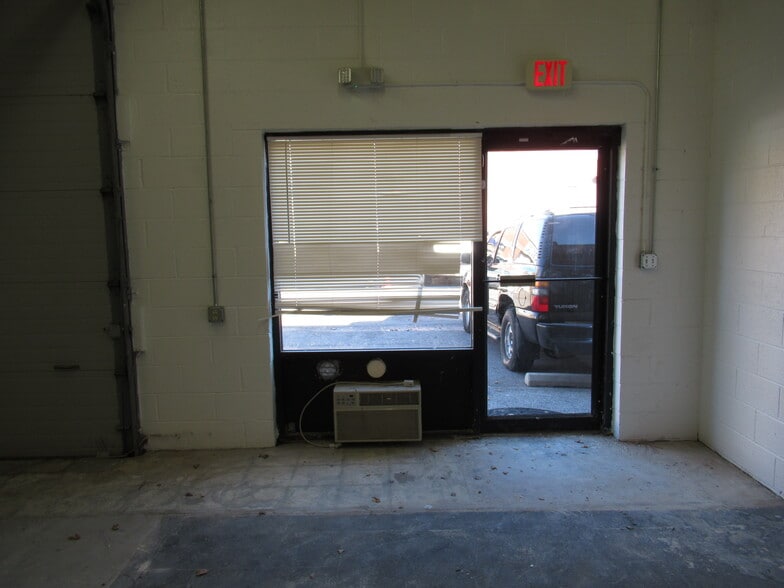 More Photos Of 700 Ritchie Rd, Capitol Heights Light Manufacturing For Lease