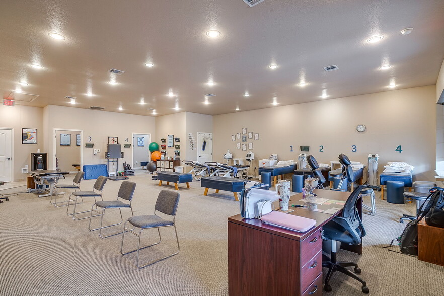 More Photos Of 1318 John Jones Dr, Burleson Office For Sale