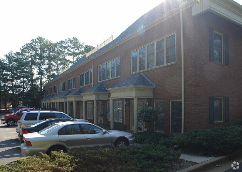 More Photos Of 576 Colonial Park Dr, Roswell Office For Lease