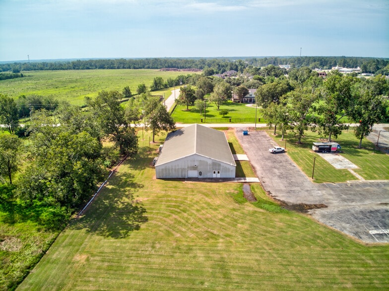 More Photos Of 1719 Huffman-Eastgate Rd, Huffman Showroom For Sale