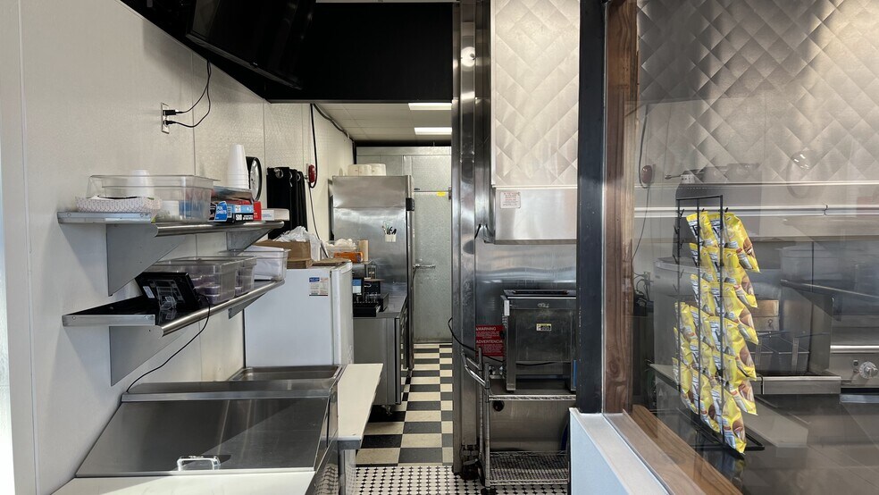 More Photos Of 1107 NW 32nd St, Newcastle Restaurant For Sale