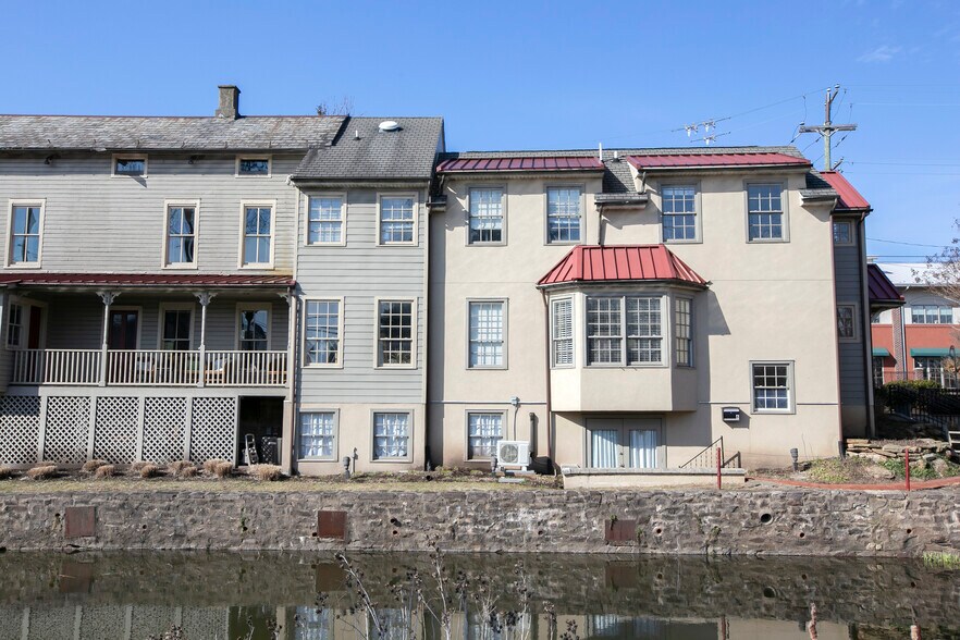 More Photos Of 30 W Bridge St, New Hope Freestanding For Lease